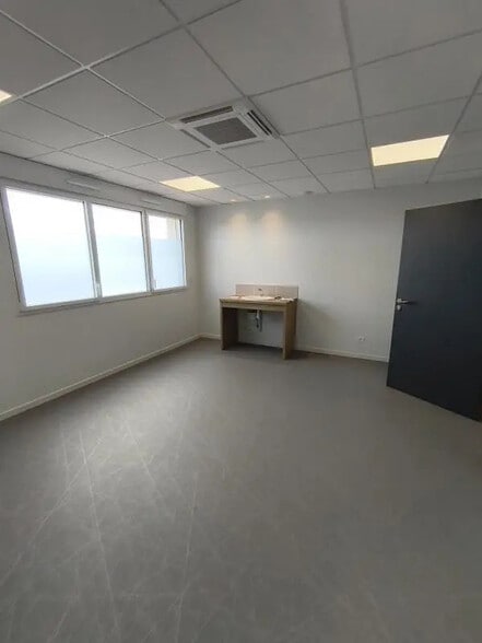 Bureau dans Saint-Cyr-sur-Menthon à louer - Photo de l’immeuble – Image 1 sur 7