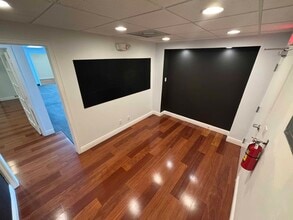 2727 E Oakland Park Blvd, Fort Lauderdale, FL à louer Photo intérieure– Image 2 sur 17