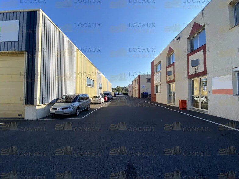 Local d’activités dans Bezons à louer - Photo de l’immeuble – Image 3 sur 4