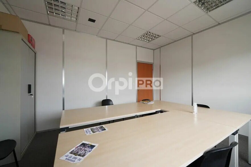 Bureau dans Saint-Priest à louer - Photo de l’immeuble – Image 3 sur 11