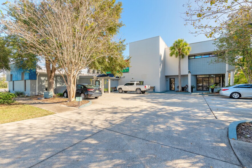 2650 N Dixie Fwy, New Smyrna Beach, FL à vendre - Photo de l’immeuble – Image 2 sur 43