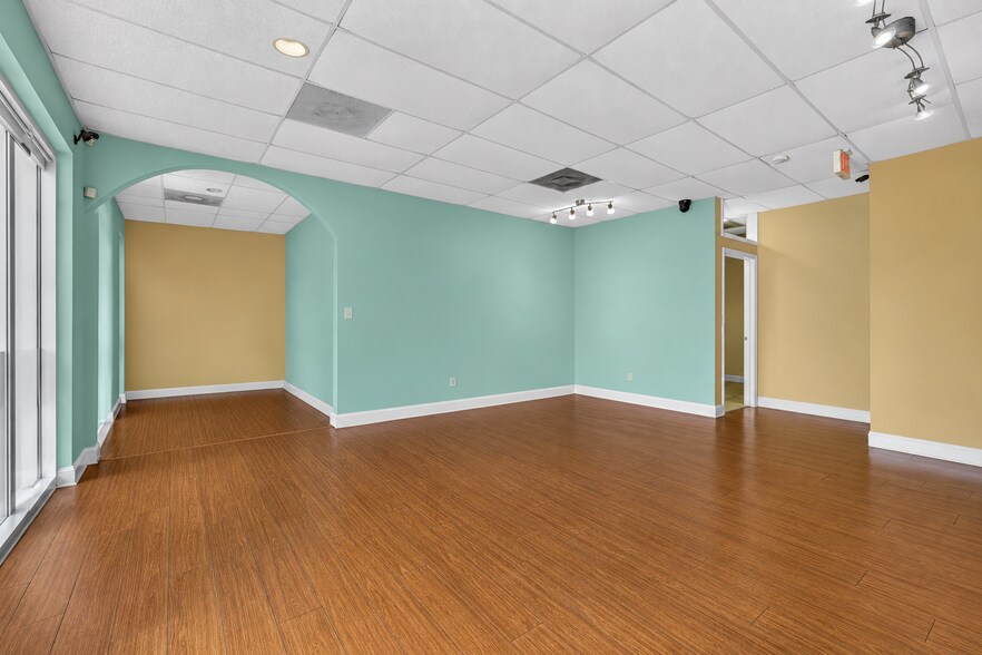 6301-6305 Gall Blvd, Zephyrhills, FL à louer - Photo de l’immeuble – Image 3 sur 8