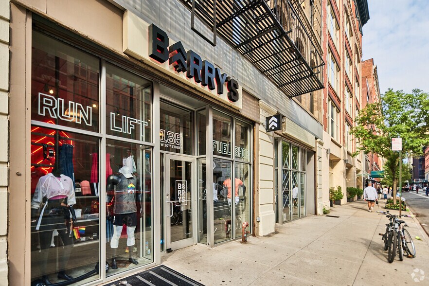 135-141 W 20th St, New York, NY à louer - Photo de l’immeuble – Image 3 sur 4
