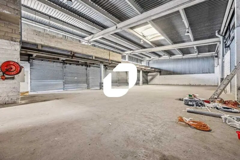 Local d’activités dans Aulnay-sous-Bois à louer - Photo de l’immeuble – Image 1 sur 26