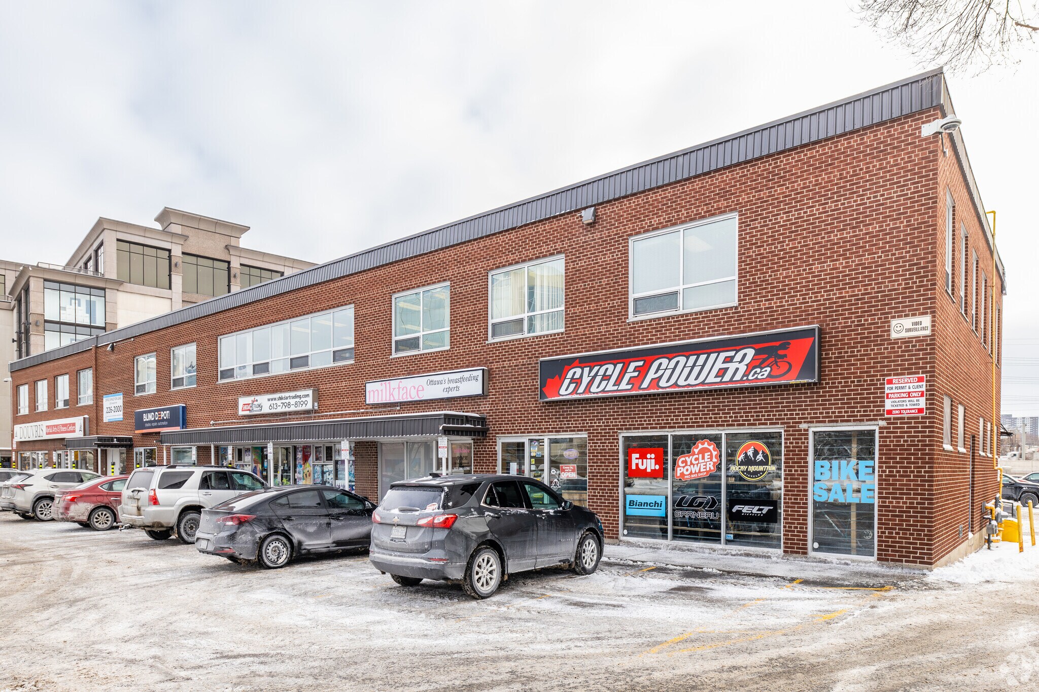 1568-1574 Carling Ave, Ottawa, ON à louer Photo de l’immeuble– Image 1 sur 6