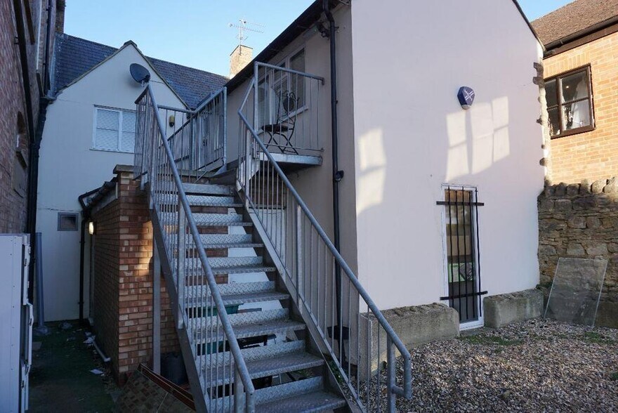 32-32a Market Pl, Olney à vendre - Photo de l’immeuble – Image 3 sur 3