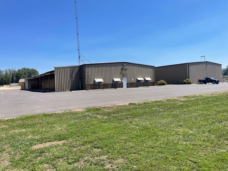 132 Skalkaho Hwy, Hamilton, MT à louer - Photo principale – Image 1 sur 6
