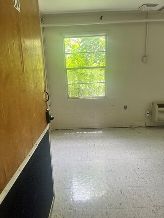Plus de détails pour 8060 Stinson St, Milan, TN - Spécialisé à vendre