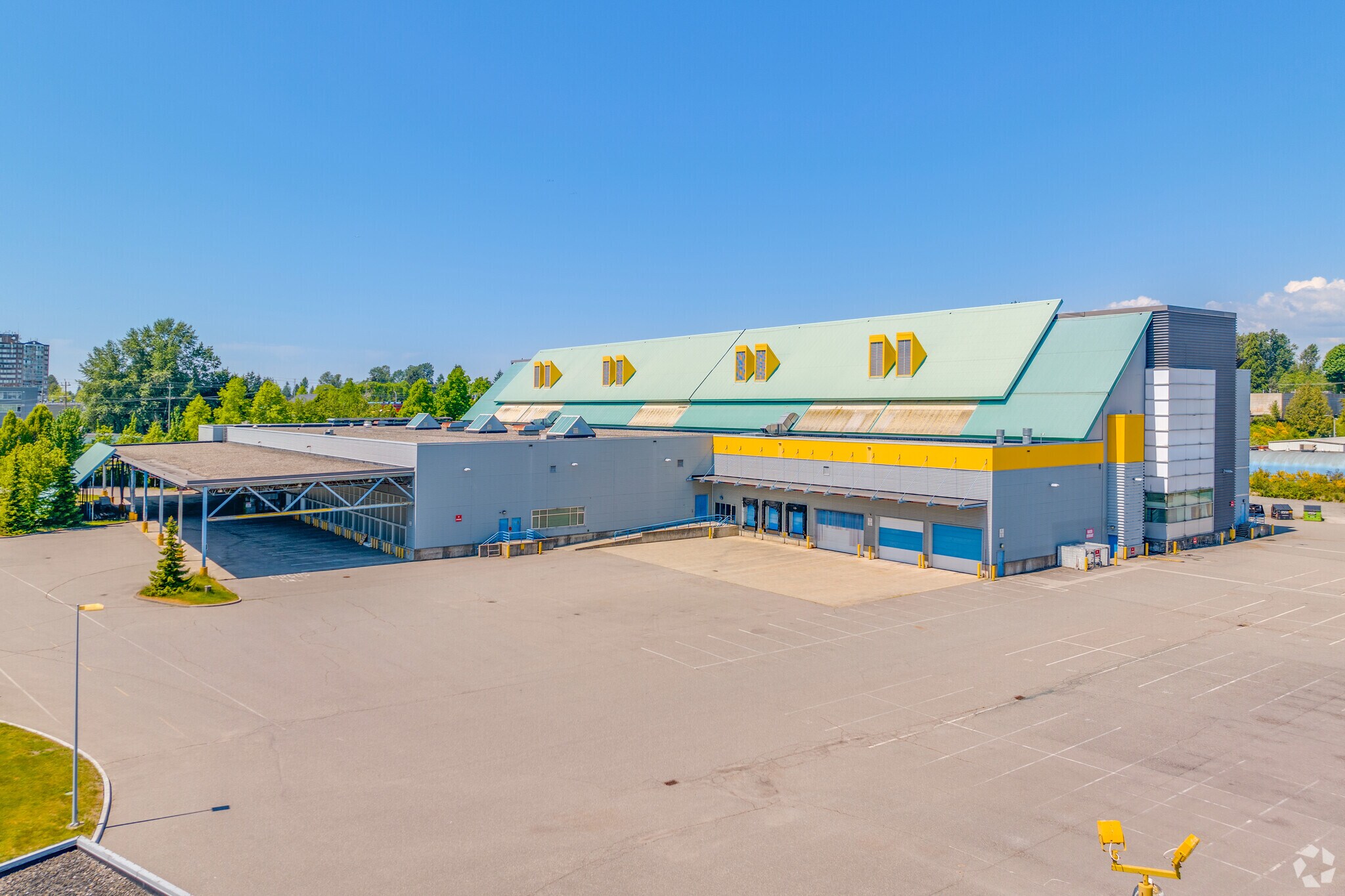 12091 88th Ave, Surrey, BC à louer Photo principale– Image 1 sur 9