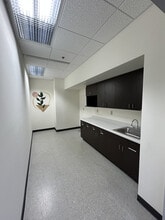 2607 N Grandview Blvd, Waukesha, WI à louer Photo intérieure– Image 2 sur 5