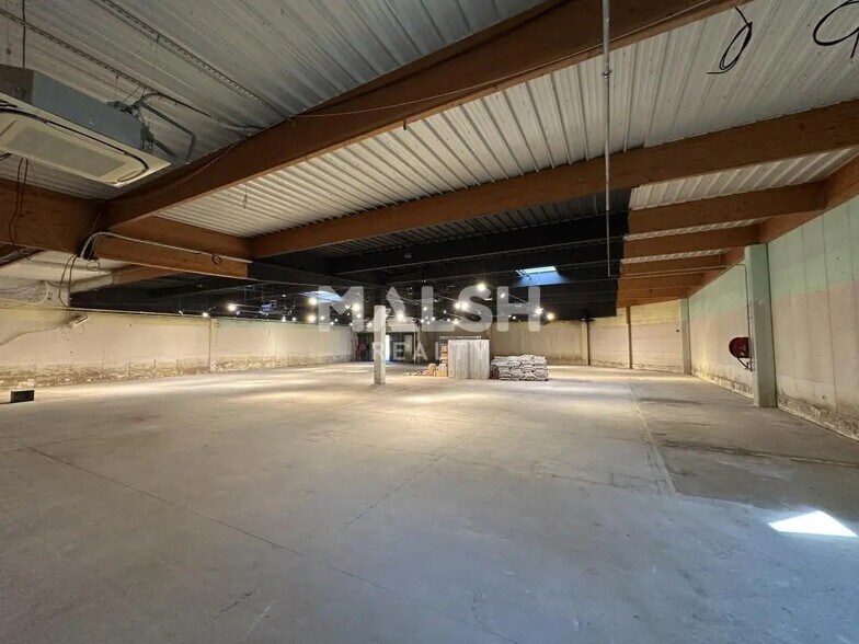 Local commercial dans Givors à louer - Photo de l’immeuble – Image 1 sur 2