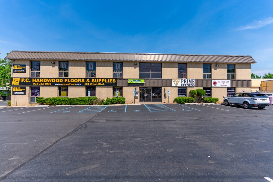 601-605 Union Blvd, Totowa, NJ à louer - Photo de l’immeuble – Image 3 sur 11