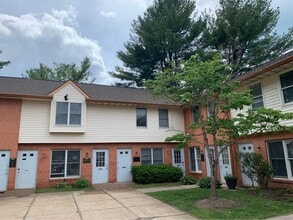 111 Warren Rd, Cockeysville, MD à louer Photo de l’immeuble– Image 1 sur 7