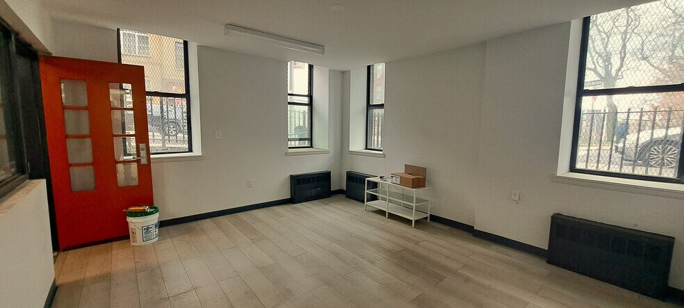 870 E 175th St, Bronx, NY à louer - Photo de l’immeuble – Image 2 sur 6