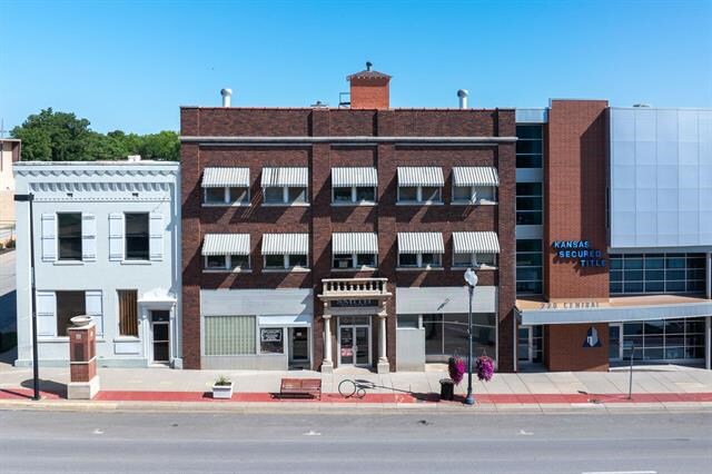 226 W Central Ave, El Dorado, KS à vendre - Photo de l’immeuble – Image 1 sur 29