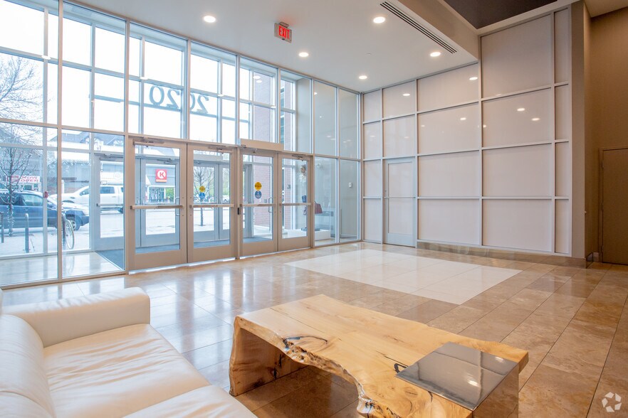 2020 4th St SW, Calgary, AB à louer - Hall d’entrée – Image 3 sur 9