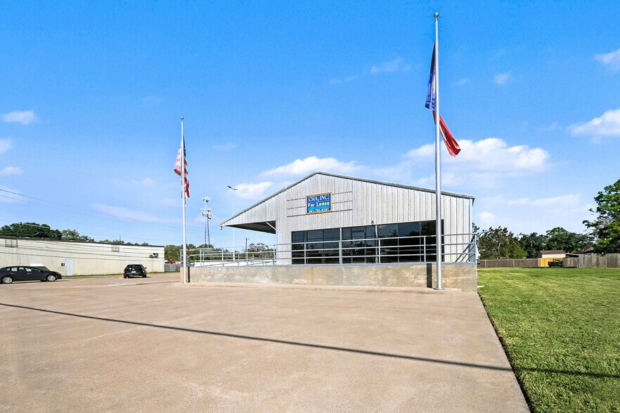 110 N Walker St, Angleton, TX à louer - Photo de l’immeuble – Image 3 sur 43