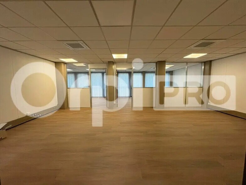 Bureau dans Moissy-Cramayel à louer - Photo intérieure – Image 3 sur 12