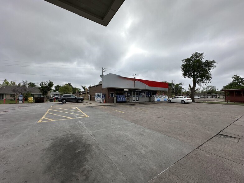 3907 Broadway Ave, Great Bend, KS à vendre - Photo de l’immeuble – Image 2 sur 12