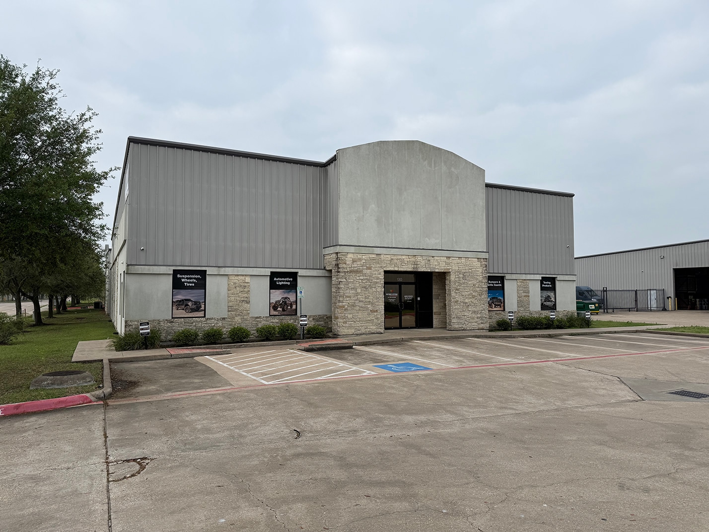 1303 Price Plaza Dr, Katy, TX à louer Photo de l’immeuble– Image 1 sur 5