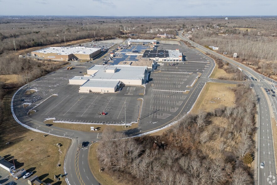 262 Swansea Mall Dr, Swansea, MA à louer - Photo de l’immeuble – Image 2 sur 7