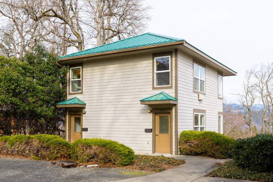 708 Columbia St, Hood River, OR à vendre - Photo de l’immeuble – Image 2 sur 23
