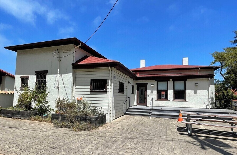 49 Moraga Ave, San Francisco, CA à louer - Photo de l’immeuble – Image 2 sur 15