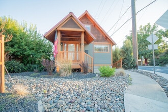 120 N Line St, Moscow, ID à louer Photo de l’immeuble– Image 1 sur 15