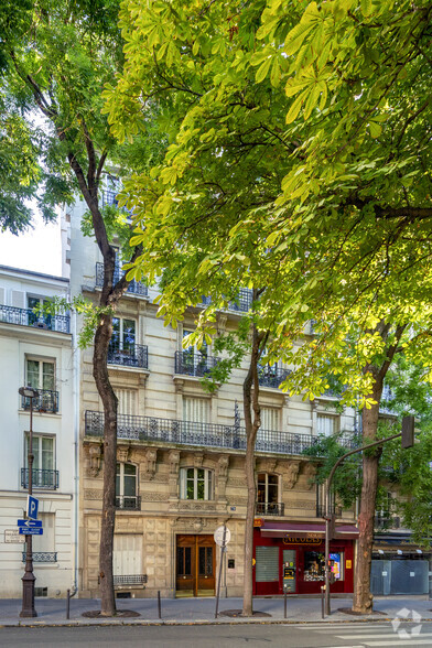 Local commercial dans Paris à louer - Photo principale – Image 1 sur 1