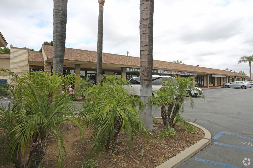 415-433 N Tustin St, Orange, CA à louer - Photo de l’immeuble – Image 1 sur 3