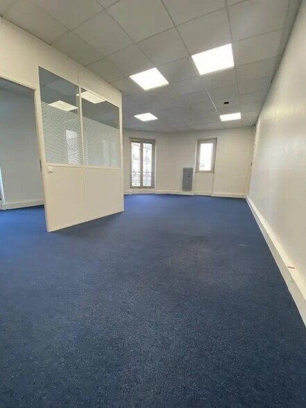 31 Rue De Châteaudun, Paris à louer - Photo de l’immeuble – Image 3 sur 7