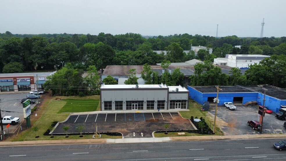 3119 N Pleasantburg, Greenville, SC à louer - Photo de l’immeuble – Image 2 sur 6