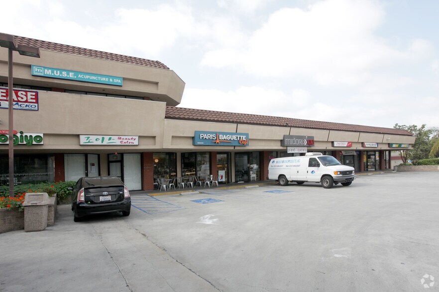 818 N Pacific Ave, Glendale, CA à louer - Photo de l’immeuble – Image 3 sur 31