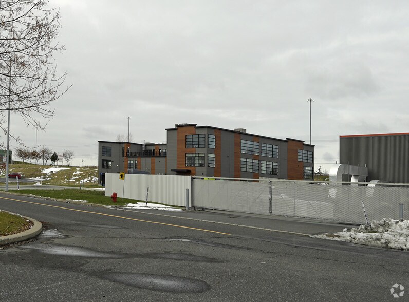 2141 Rue Nobel, Ste-Julie, QC à vendre - Photo de l’immeuble – Image 2 sur 2