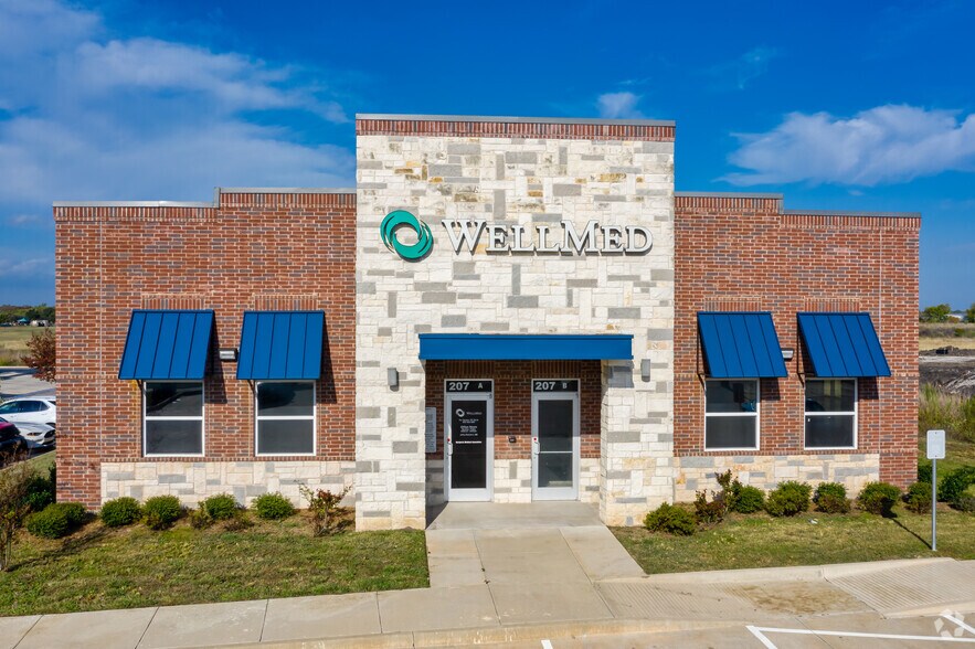 207 S FM 548, Forney, TX à louer - Photo de l’immeuble – Image 2 sur 9