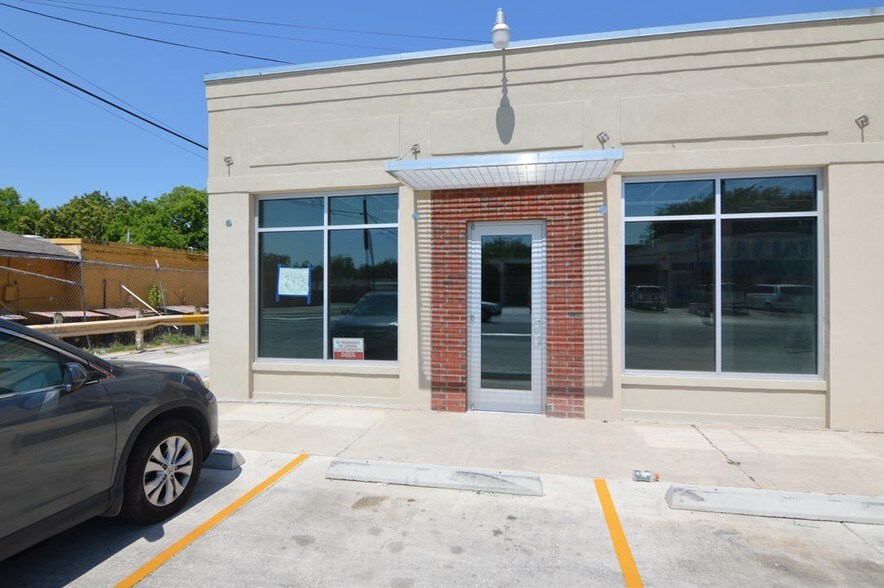 2413 N Zarzamora St, San Antonio, TX à louer - Photo de l’immeuble – Image 2 sur 13