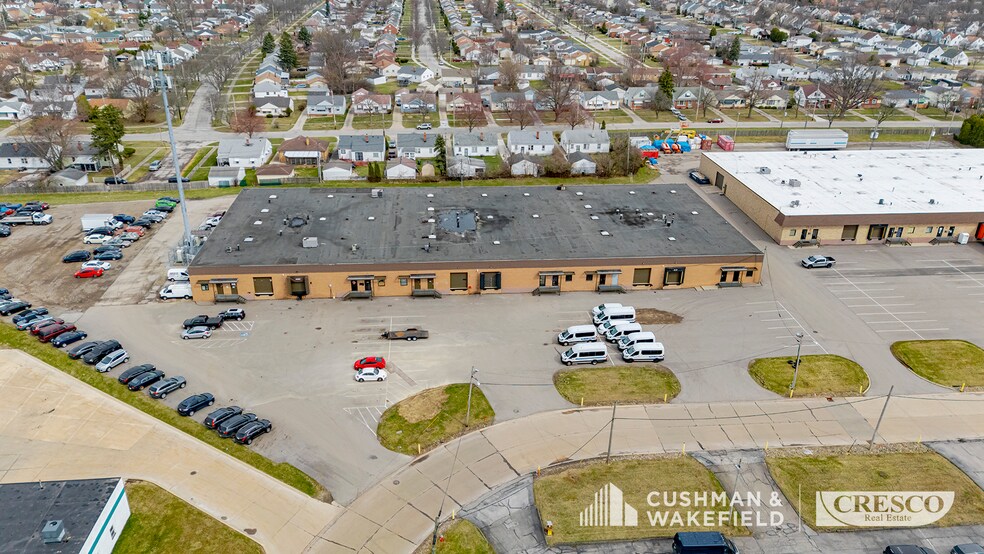 4346-4376 Cranwood Pky, Warrensville Heights, OH à louer - Photo de l’immeuble – Image 3 sur 5
