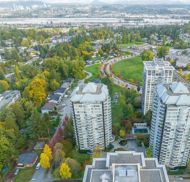 10925 University Dr, Surrey, BC à vendre - Photo de l’immeuble – Image 2 sur 3