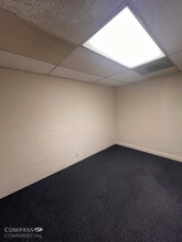 1900 NE Division St, Bend, OR à louer Photo intérieure– Image 2 sur 10