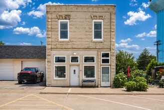 123 Center Ave N, Mitchellville, IA à louer Photo intérieure– Image 1 sur 26