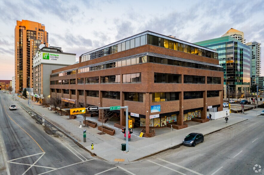 1000 8th Ave SW, Calgary, AB à vendre - Photo principale – Image 1 sur 3
