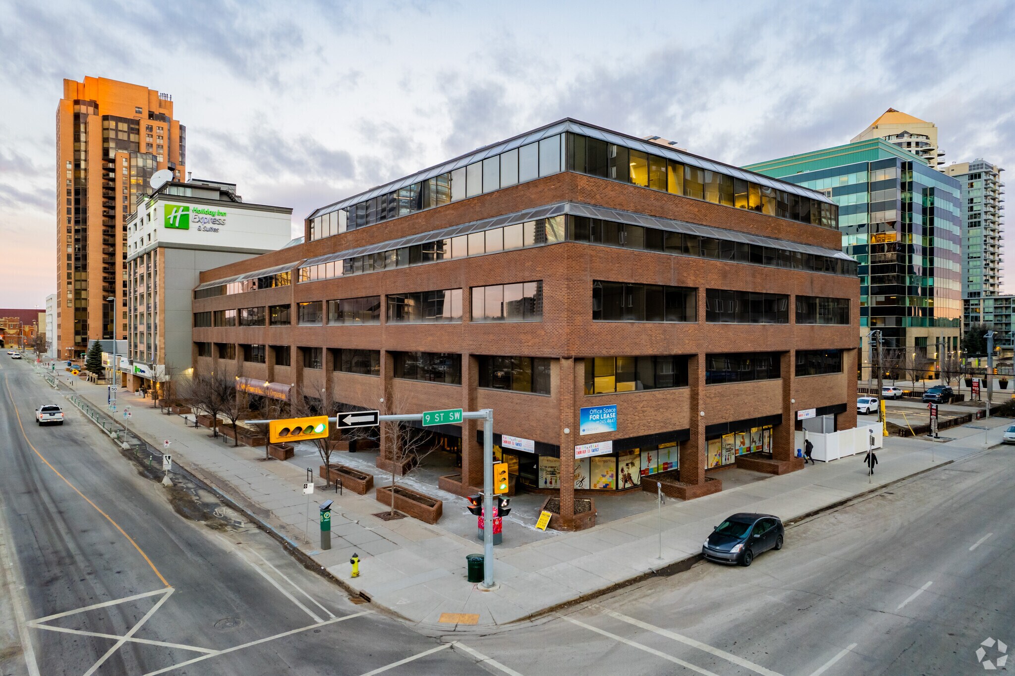1000 8th Ave SW, Calgary, AB à vendre Photo principale– Image 1 sur 4