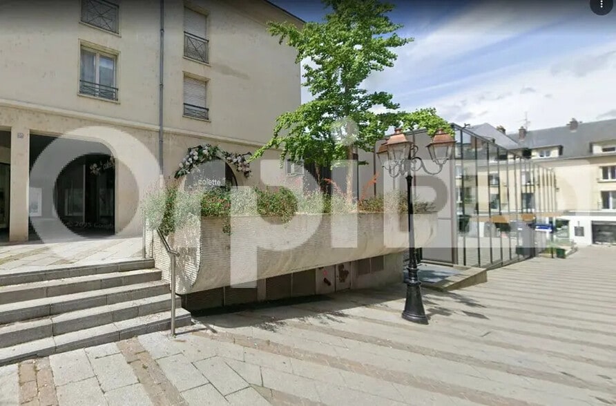Local commercial dans Compiègne à louer - Photo de l’immeuble – Image 3 sur 3