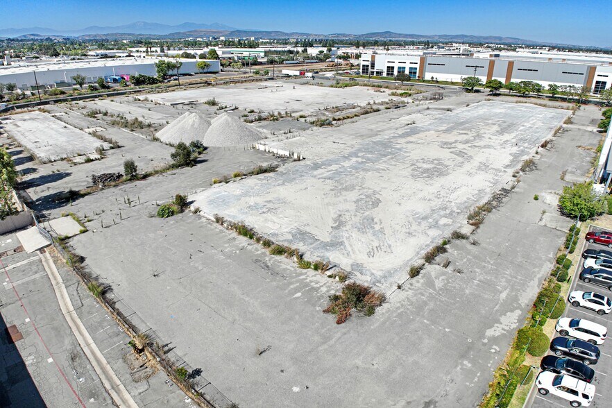 801 S Acacia Ave, Fullerton, CA à vendre - Aérien – Image 2 sur 5