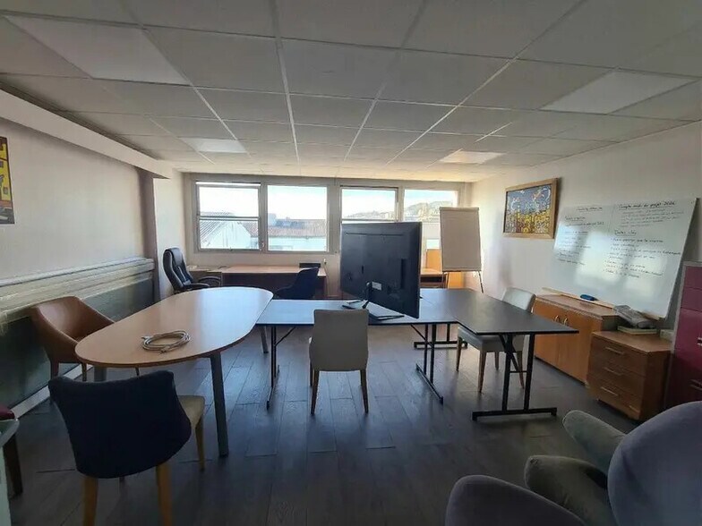 Bureau dans Saint-Laurent-du-Var à louer - Photo intérieure – Image 2 sur 8