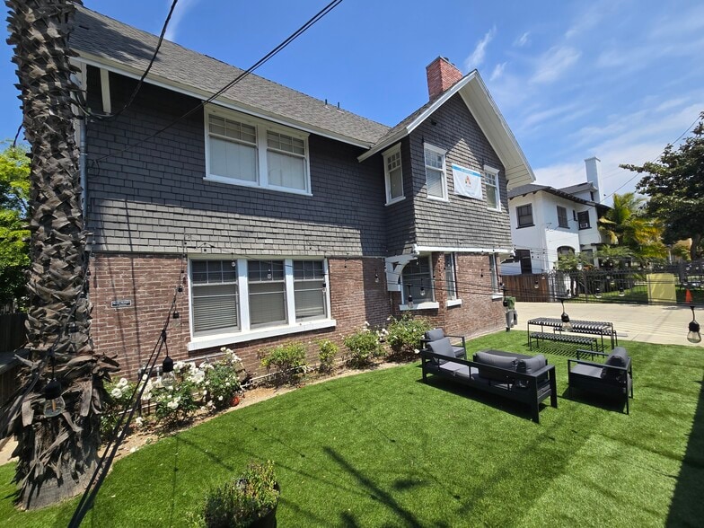 1257 W Adams Blvd, Los Angeles, CA à vendre - Photo principale – Image 1 sur 9