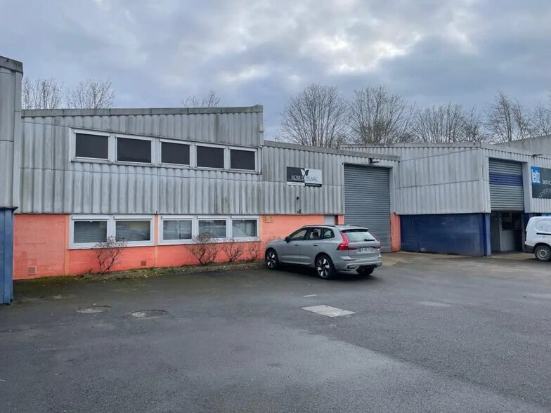 Local d'activités dans Val-de-Reuil à vendre - Photo de l’immeuble – Image 1 sur 1
