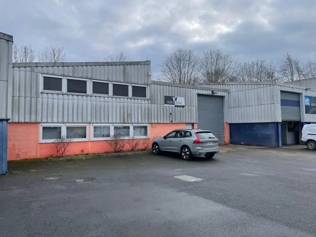 Local d'activités dans Val-de-Reuil à vendre Photo de l’immeuble– Image 1 sur 2
