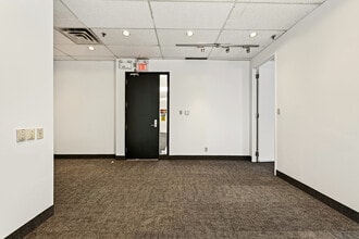 12905 Rue Sherbrooke E, Montréal, QC à louer Photo intérieure– Image 1 sur 8