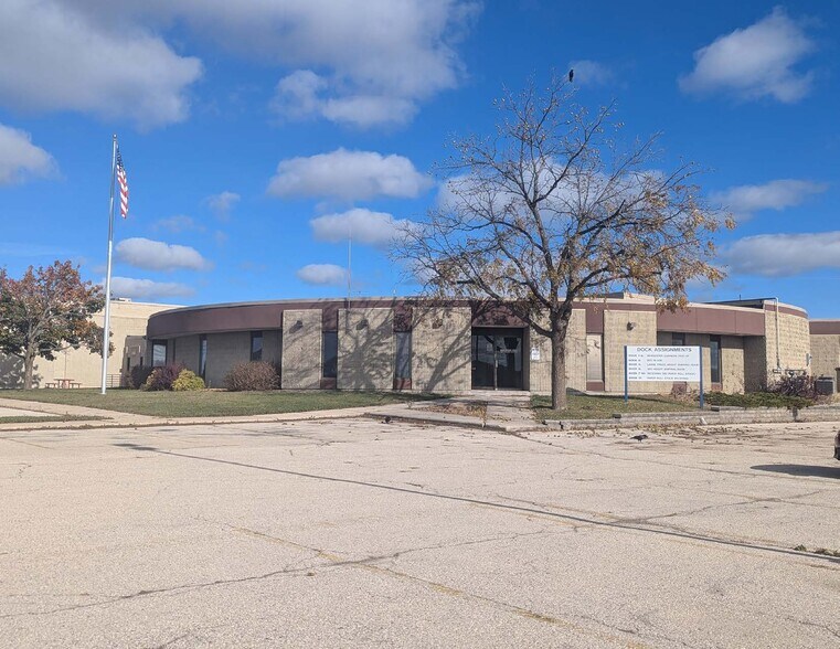 N6637 N Rolling Meadows Dr, Fond Du Lac, WI à vendre - Photo de l’immeuble – Image 2 sur 5